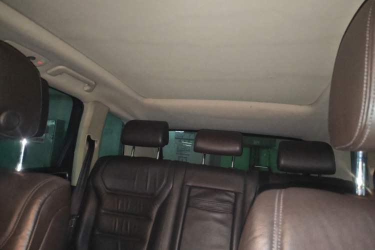 Used Volkswagen Touareg 2011 3.0 TSI Comfort Version Headliner