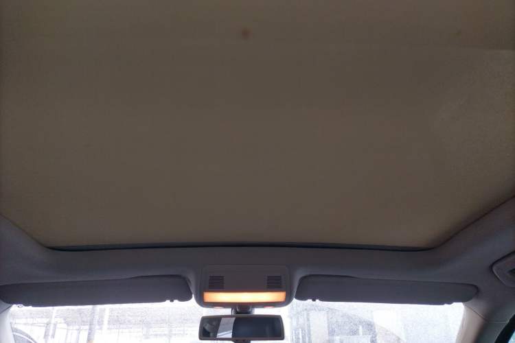Used Volkswagen Touareg 2011 3.0 TSI Comfort Version Headliner