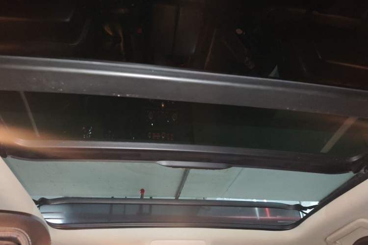 Used Volkswagen Touareg 2011 3.0 TSI Comfort Version Headliner