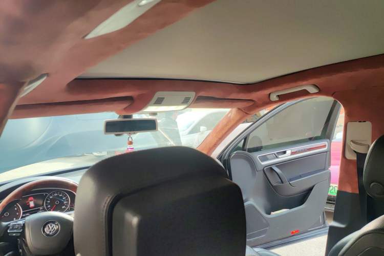 Used Volkswagen Touareg 2011 3.0 TSI High-End Version Headliner