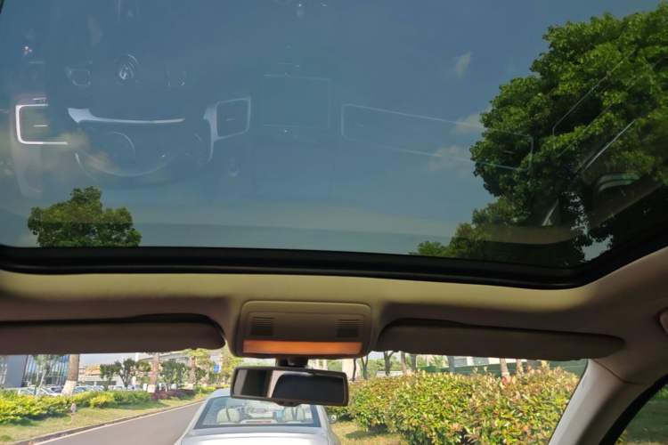 Used Volkswagen Touareg 2011 3.0 TSI Comfort Version Headliner
