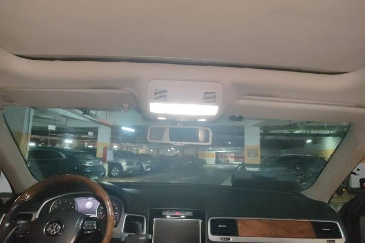Used Volkswagen Touareg 2011 3.0 TSI High-End Version Headliner