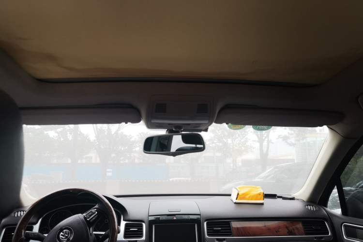 Used Volkswagen Touareg 2011 3.0 TSI Comfort Version Headliner