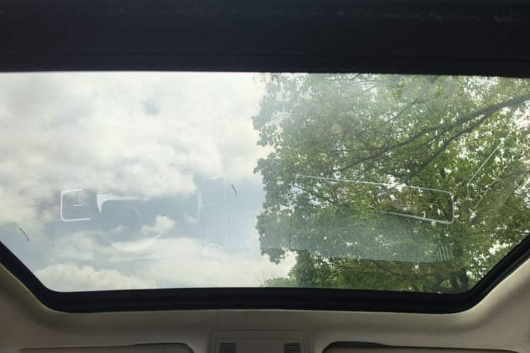 Used Volkswagen Touareg 2011 3.0 TSI Comfort Version Headliner