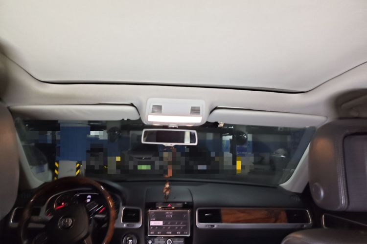 Used Volkswagen Touareg 2011 3.0 TSI Comfort Version Headliner