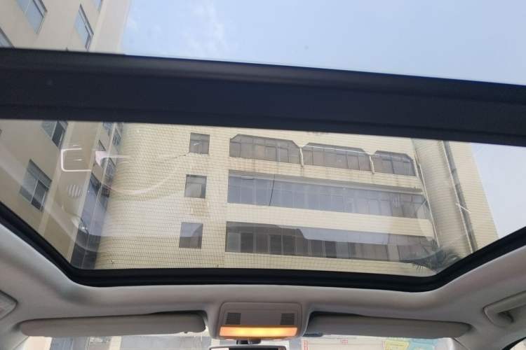 Used Volkswagen Touareg 2011 3.0 TSI Comfort Version Headliner