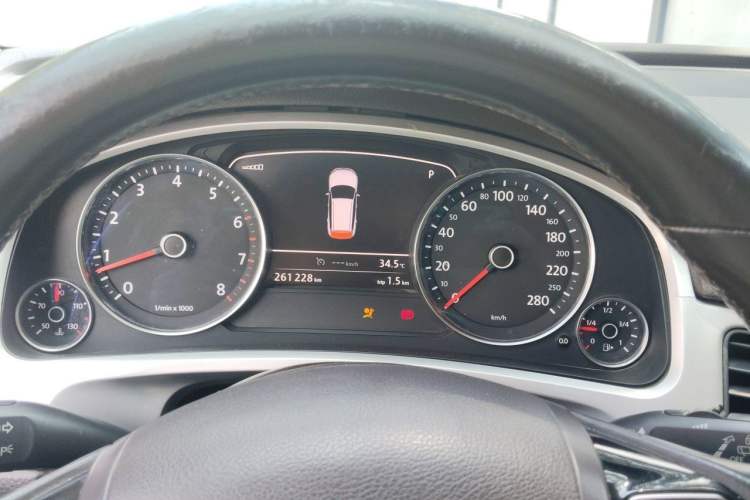 Used Volkswagen Touareg 2011 3.0 TSI Standard Version Instrument Cluster
