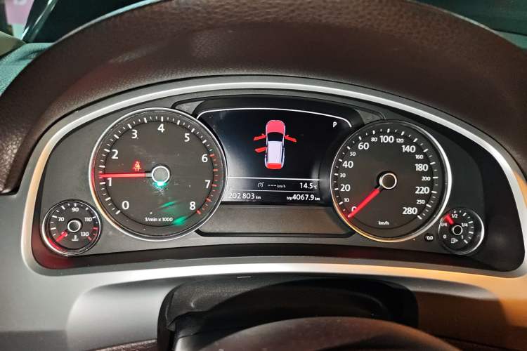 Used Volkswagen Touareg 2011 3.0 TSI Standard Version Instrument Cluster