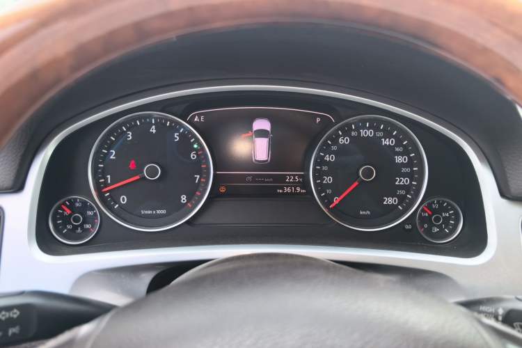 Used Volkswagen Touareg 2011 3.0 TSI Standard Version Instrument Cluster