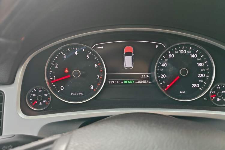 Used Volkswagen Touareg 2011 3.0 TSI Hybrid Instrument Cluster