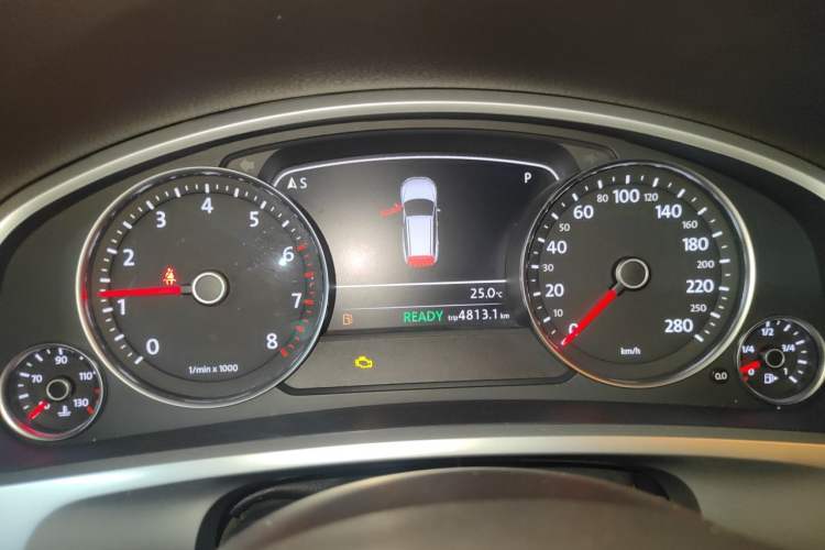 Used Volkswagen Touareg 2011 3.0 TSI Hybrid Instrument Cluster