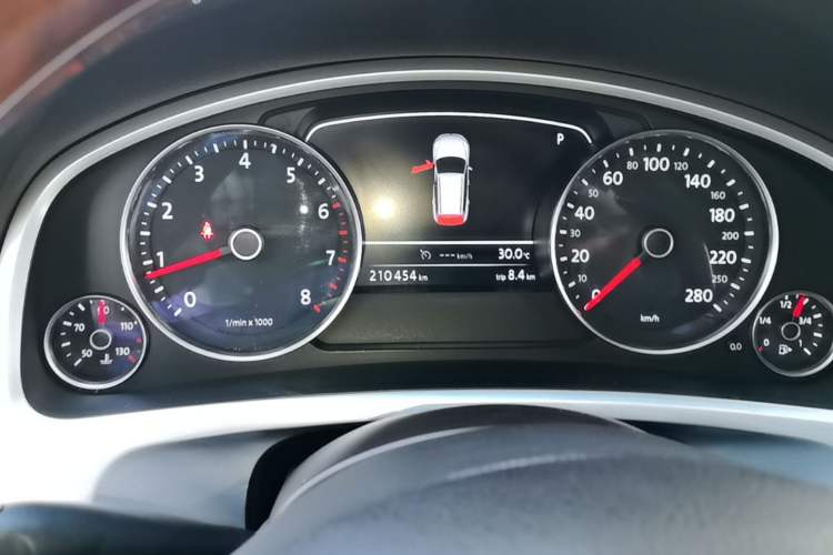 Used Volkswagen Touareg 2011 3.0 TSI Comfort Version Instrument Cluster