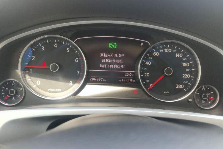 Used Volkswagen Touareg 2011 3.0 TSI High-End Version Instrument Cluster