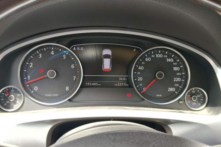 Used Volkswagen Touareg 2011 3.0 TSI Comfort Version Instrument Cluster
