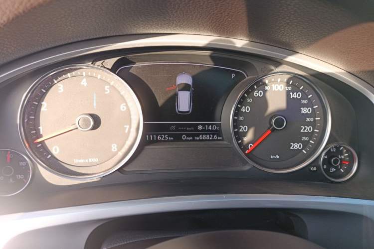 Used Volkswagen Touareg 2011 3.0 TSI Comfort Version Instrument Cluster