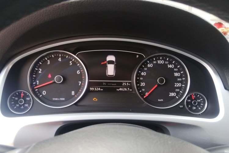 Used Volkswagen Touareg 2011 3.0 TSI Standard Version Instrument Cluster