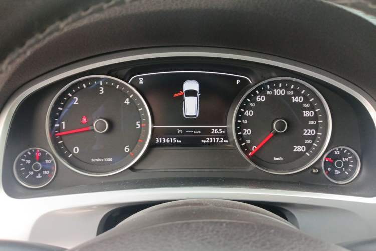Used Volkswagen Touareg 2011 3.0 TDI Diesel Standard Version Instrument Cluster