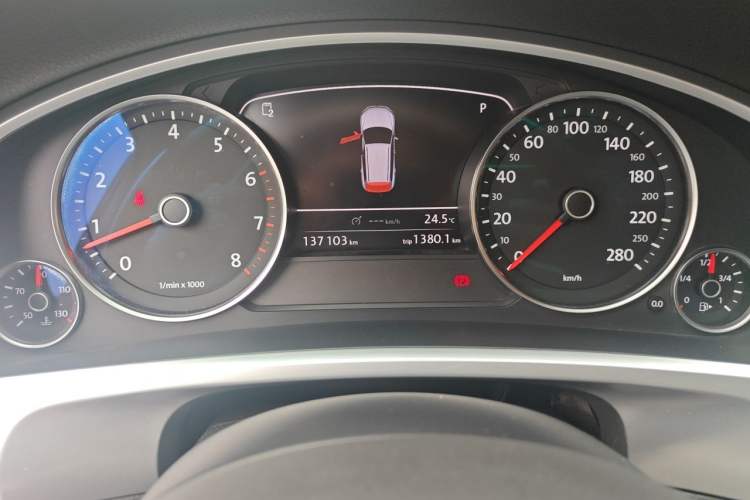 Used Volkswagen Touareg 2011 3.0 TSI Standard Version Instrument Cluster