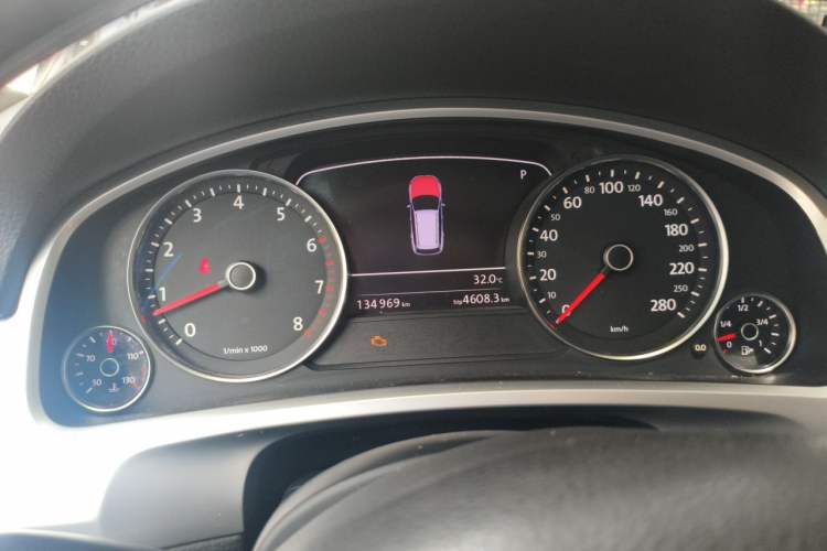 Used Volkswagen Touareg 2011 3.0 TSI Comfort Version Instrument Cluster