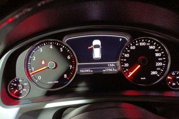 Used Volkswagen Touareg 2011 3.0 TSI Comfort Version Instrument Cluster