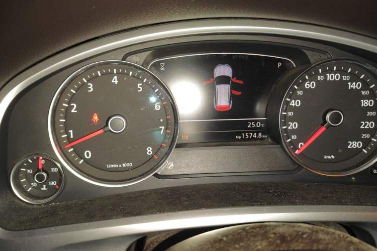 Used Volkswagen Touareg 2011 3.0 TSI Standard Version Instrument Cluster