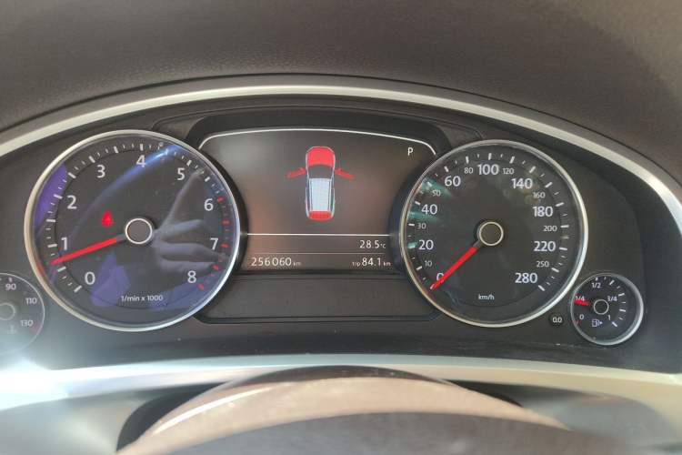 Used Volkswagen Touareg 2011 3.0 TSI Standard Version Instrument Cluster