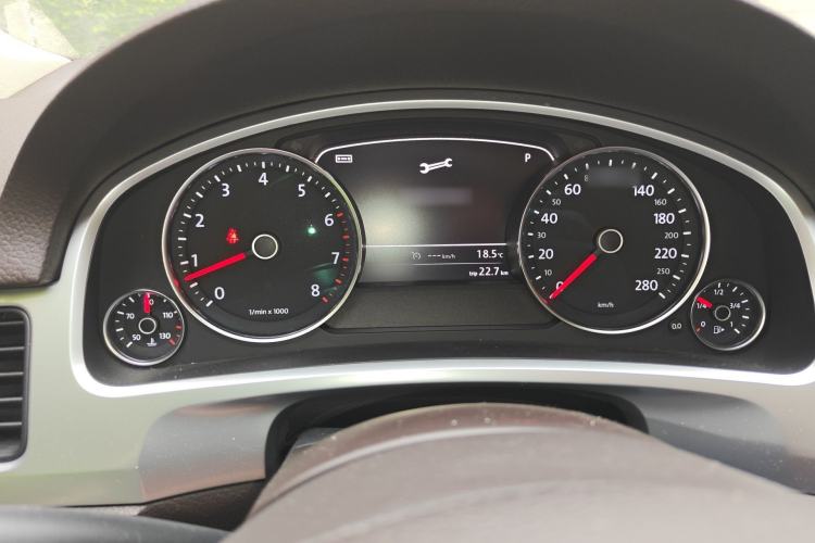 Used Volkswagen Touareg 2011 3.0 TSI Standard Version Instrument Cluster