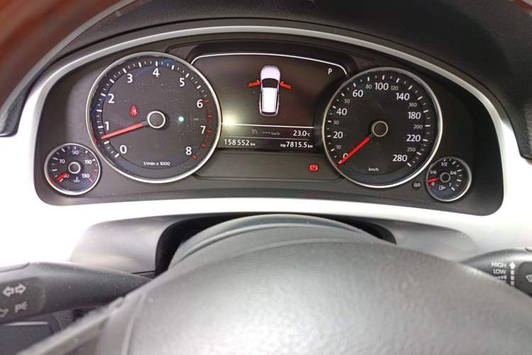 Used Volkswagen Touareg 2011 3.0 TSI High-End Version Instrument Cluster