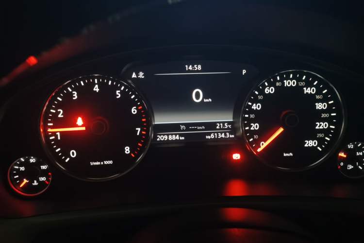 Used Volkswagen Touareg 2011 3.0 TSI Comfort Version Instrument Cluster