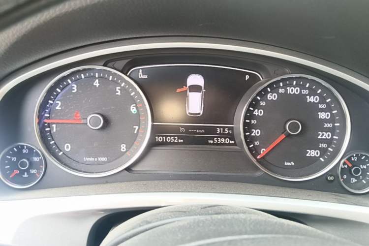 Used Volkswagen Touareg 2011 3.0 TSI Standard Version Instrument Cluster
