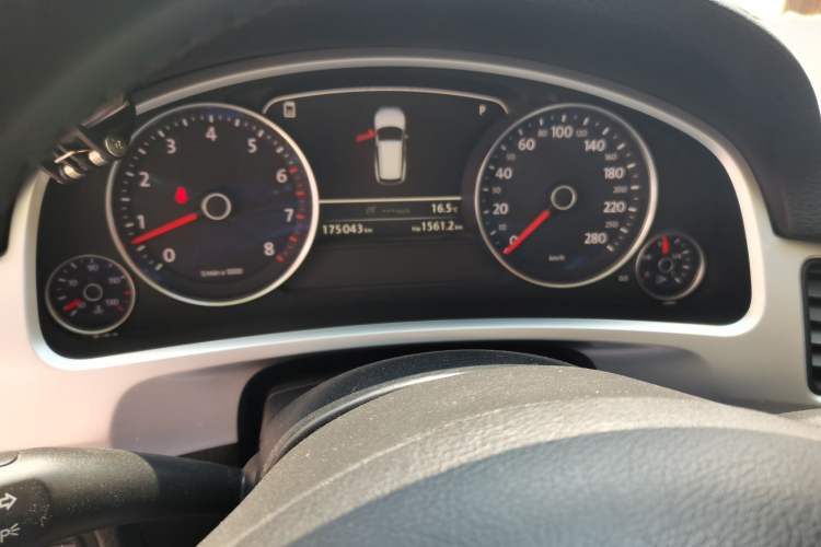 Used Volkswagen Touareg 2011 3.0 TSI Standard Version Instrument Cluster