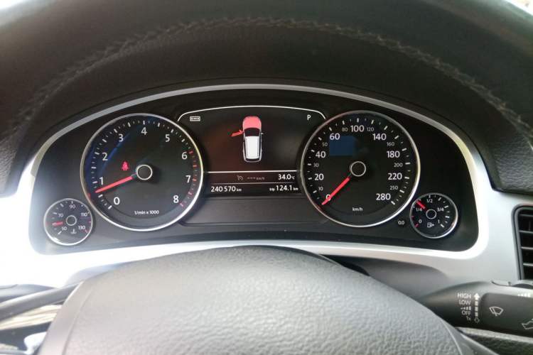 Used Volkswagen Touareg 2011 3.0 TSI Standard Version Instrument Cluster