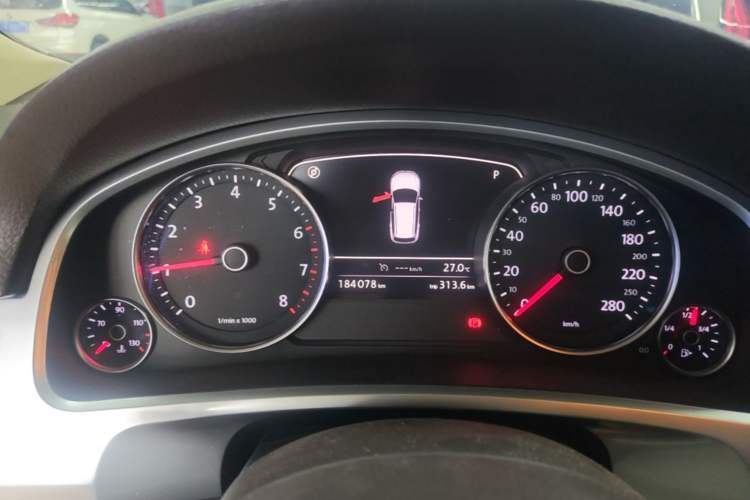 Used Volkswagen Touareg 2011 3.0 TSI Standard Version Instrument Cluster