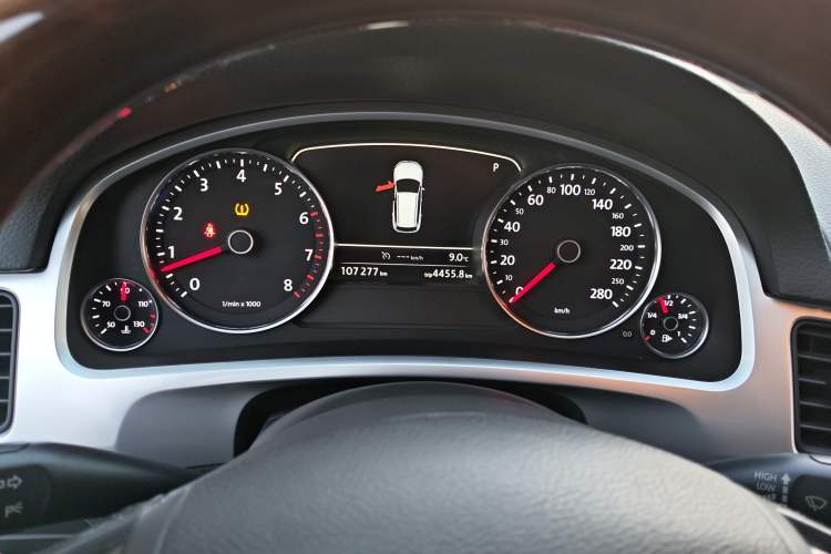 Used Volkswagen Touareg 2011 3.0 TSI Comfort Version Instrument Cluster