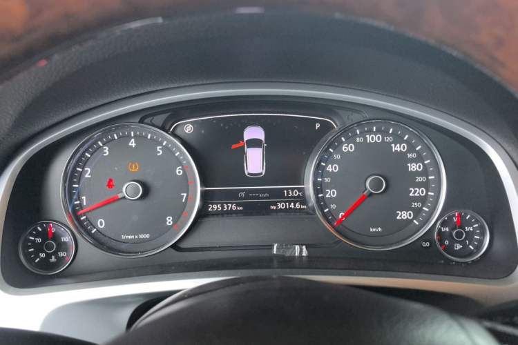 Used Volkswagen Touareg 2011 3.0 TSI Comfort Version Instrument Cluster