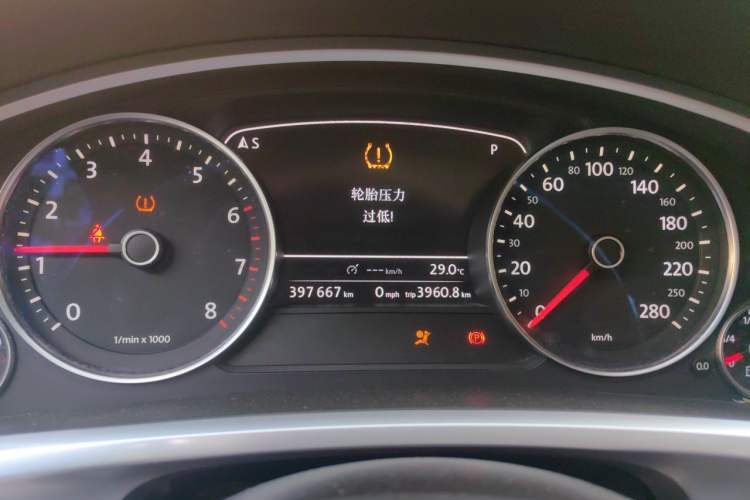 Used Volkswagen Touareg 2011 3.0 TSI Comfort Version Instrument Cluster