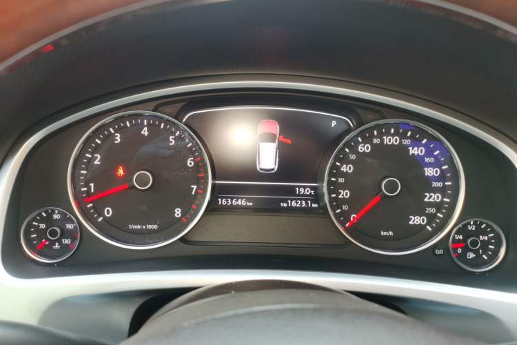 Used Volkswagen Touareg 2011 3.0 TSI Comfort Version Instrument Cluster