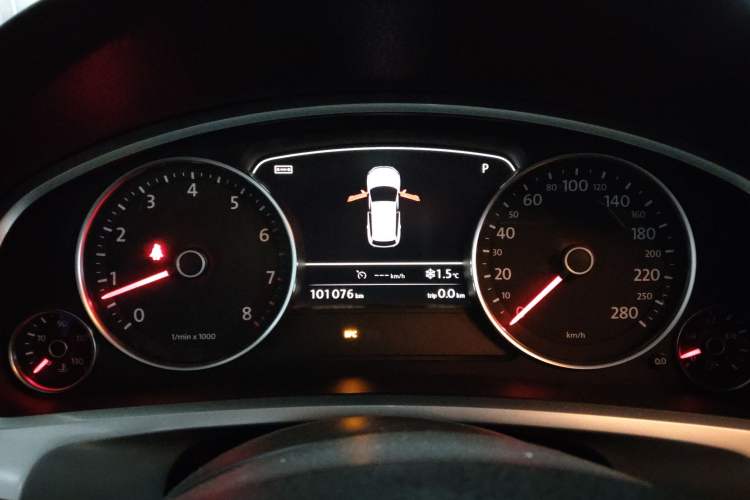 Used Volkswagen Touareg 2011 3.0 TSI Comfort Version Instrument Cluster