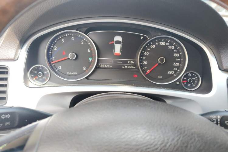 Used Volkswagen Touareg 2011 3.0 TSI High-End Version Instrument Cluster