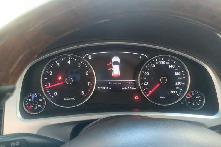 Used Volkswagen Touareg 2011 3.0 TSI Comfort Version Instrument Cluster