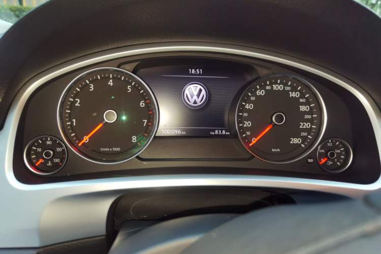 Used Volkswagen Touareg 2011 3.0 TSI Comfort Version Instrument Cluster