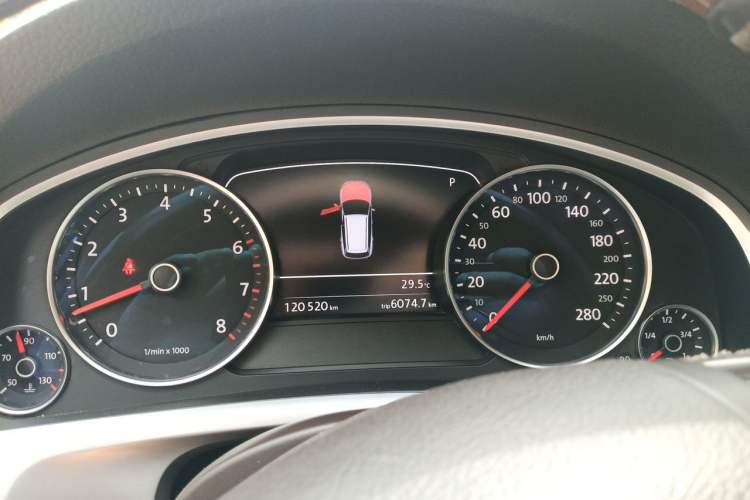 Used Volkswagen Touareg 2011 3.0 TSI Comfort Version Instrument Cluster