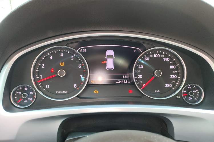 Used Volkswagen Touareg 2011 3.0 TSI Comfort Version Instrument Cluster
