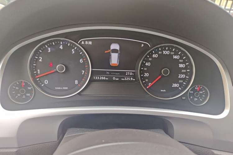 Used Volkswagen Touareg 2011 3.0 TSI High-End Version Instrument Cluster