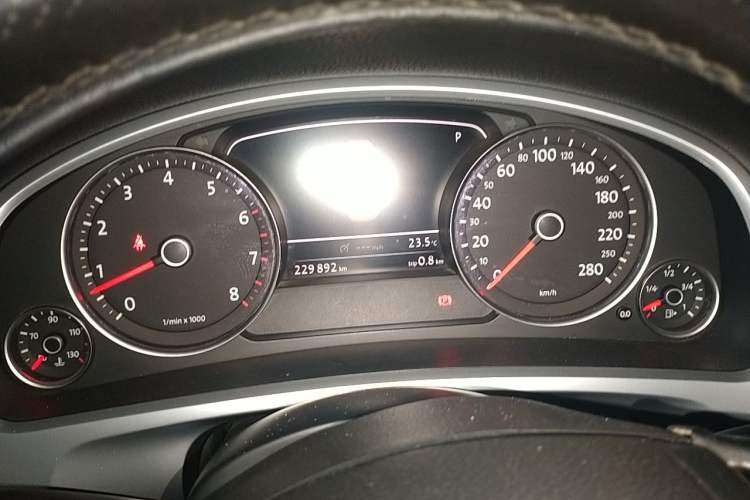 Used Volkswagen Touareg 2011 3.0 TSI Standard Version Instrument Cluster