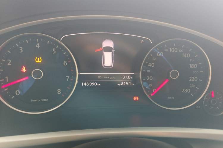 Used Volkswagen Touareg 2011 3.0 TSI Comfort Version Instrument Cluster