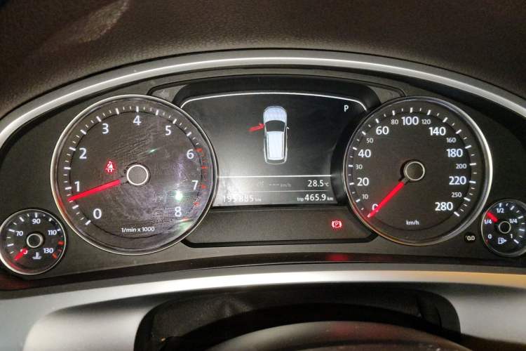 Used Volkswagen Touareg 2011 3.0 TSI Luxury Edition Instrument Cluster