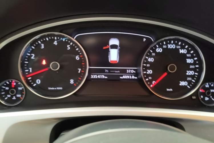 Used Volkswagen Touareg 2011 3.0 TSI Comfort Version Instrument Cluster
