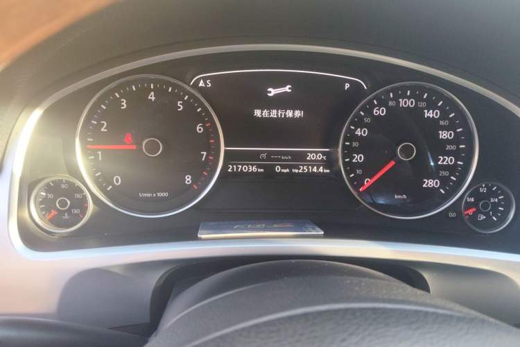 Used Volkswagen Touareg 2011 3.0 TSI High-End Version Instrument Cluster