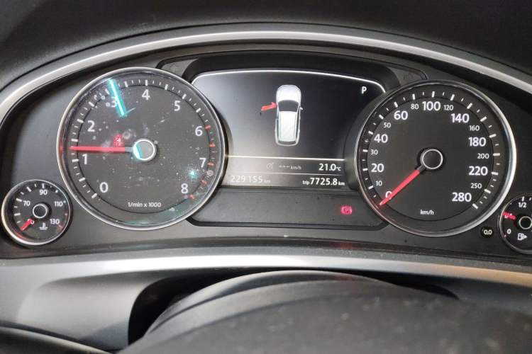 Used Volkswagen Touareg 2011 3.0 TSI Comfort Version Instrument Cluster